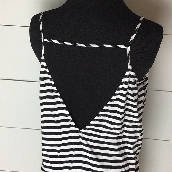 Old navy tank top with open back - Picture 3 of 6